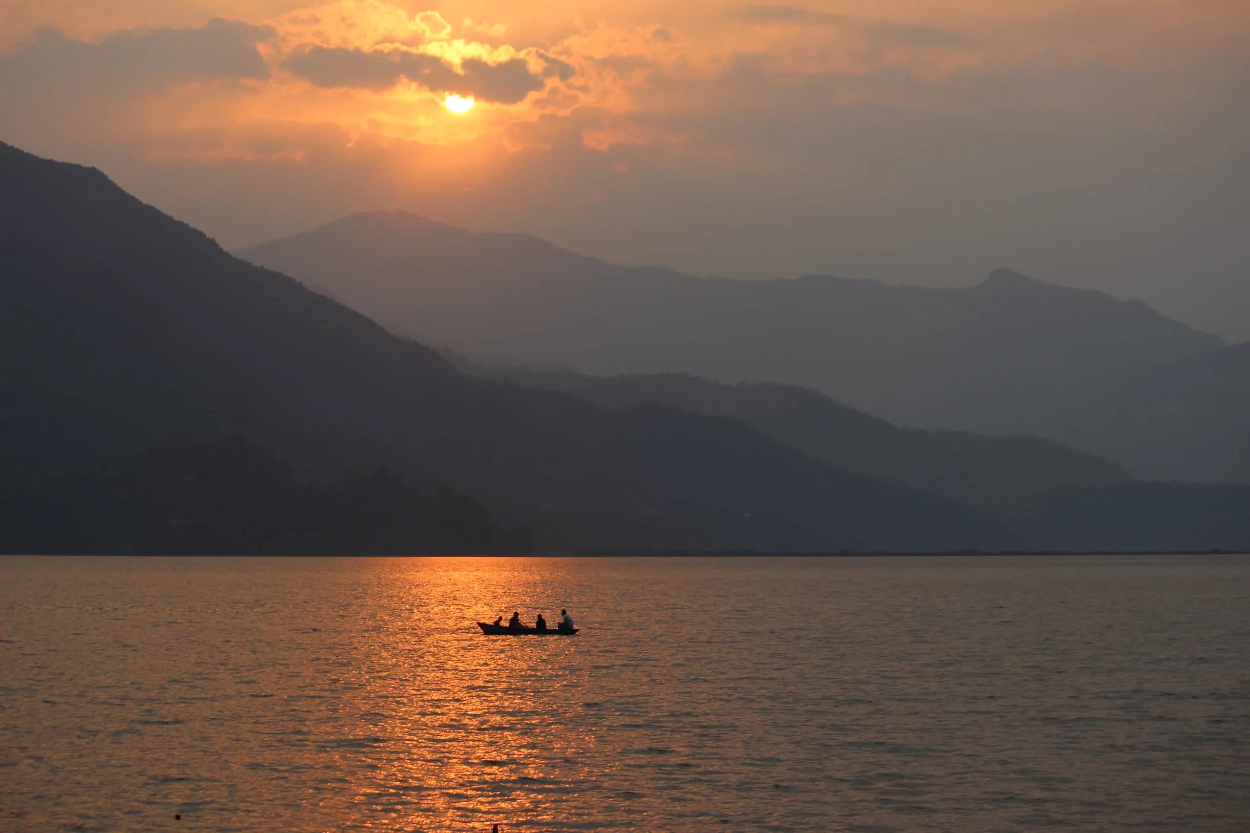 Pokhara and Phewa Lake below the Annapurna range