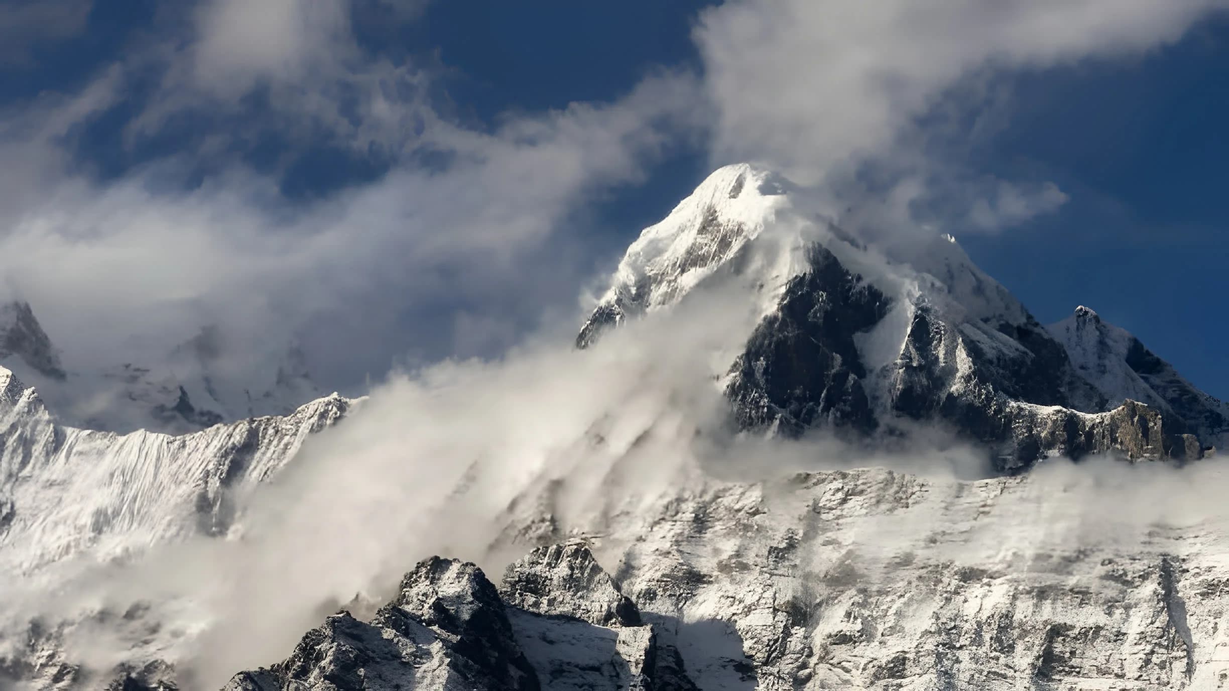 Solo trekker on Mardi Himal ridge